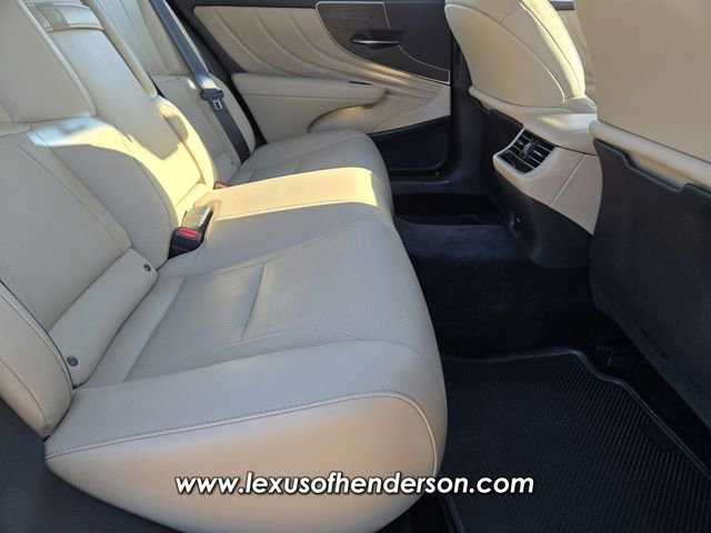 Certified 2023 Lexus LS 500 w/ Accessory Package (Z1) RWD image 16