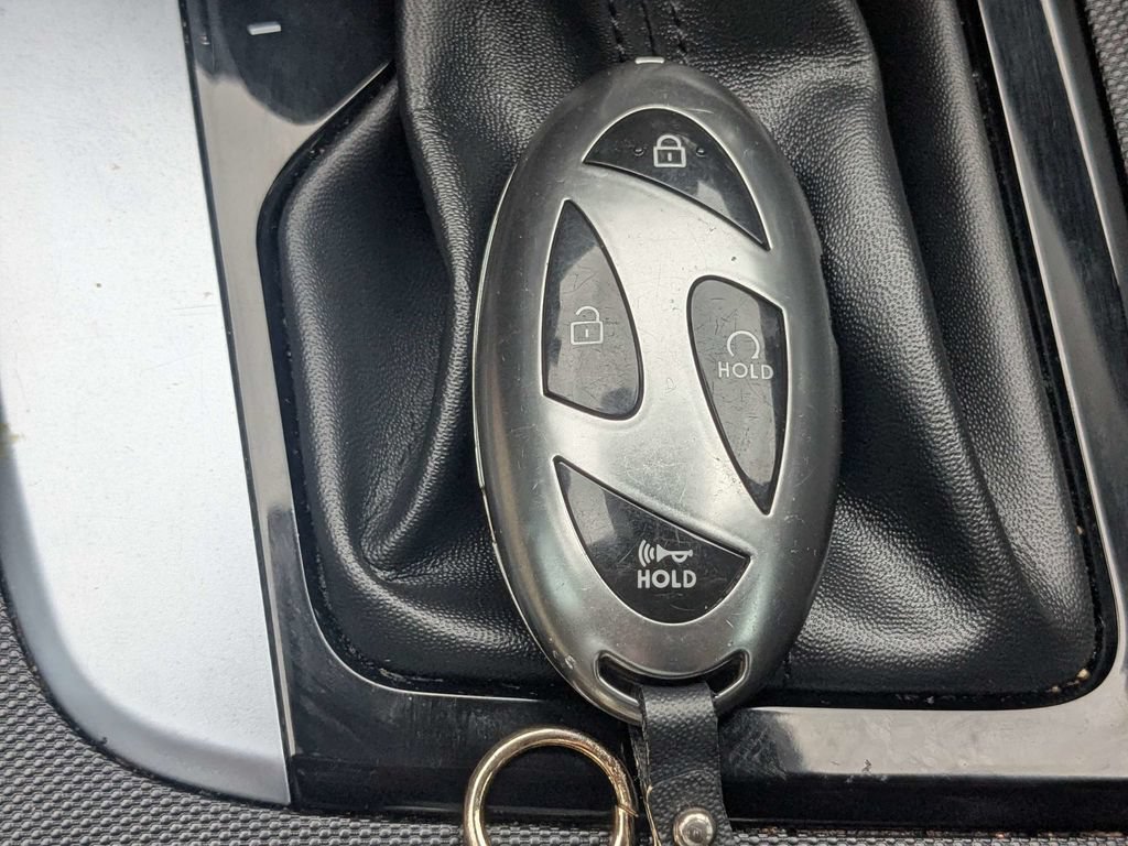 Used 2024 Hyundai Elantra SEL FWD image 32