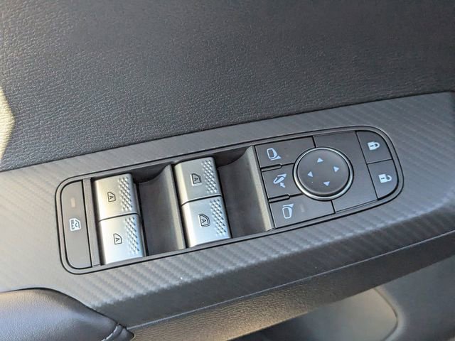 New 2025 Mitsubishi Outlander SE image 13