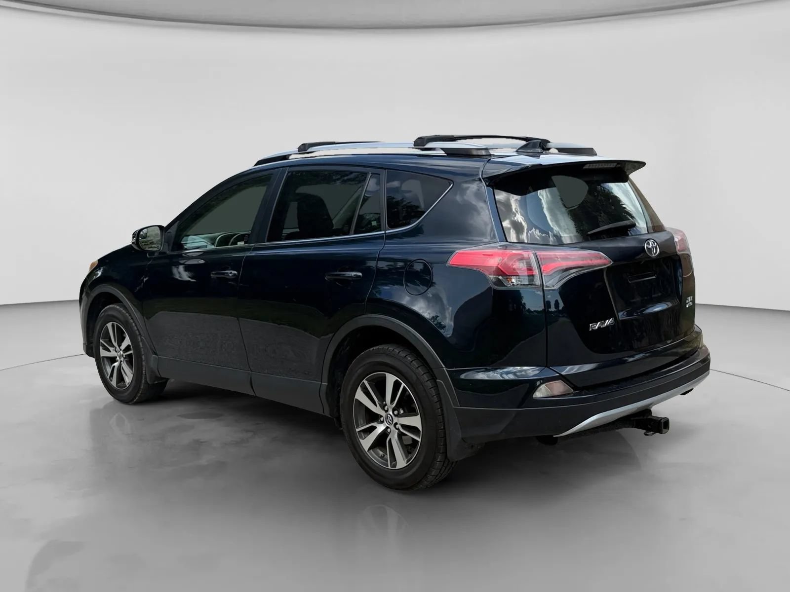 Used 2017 Toyota RAV4 XLE w/ Plus Special Value Package AWD/4WD image 3