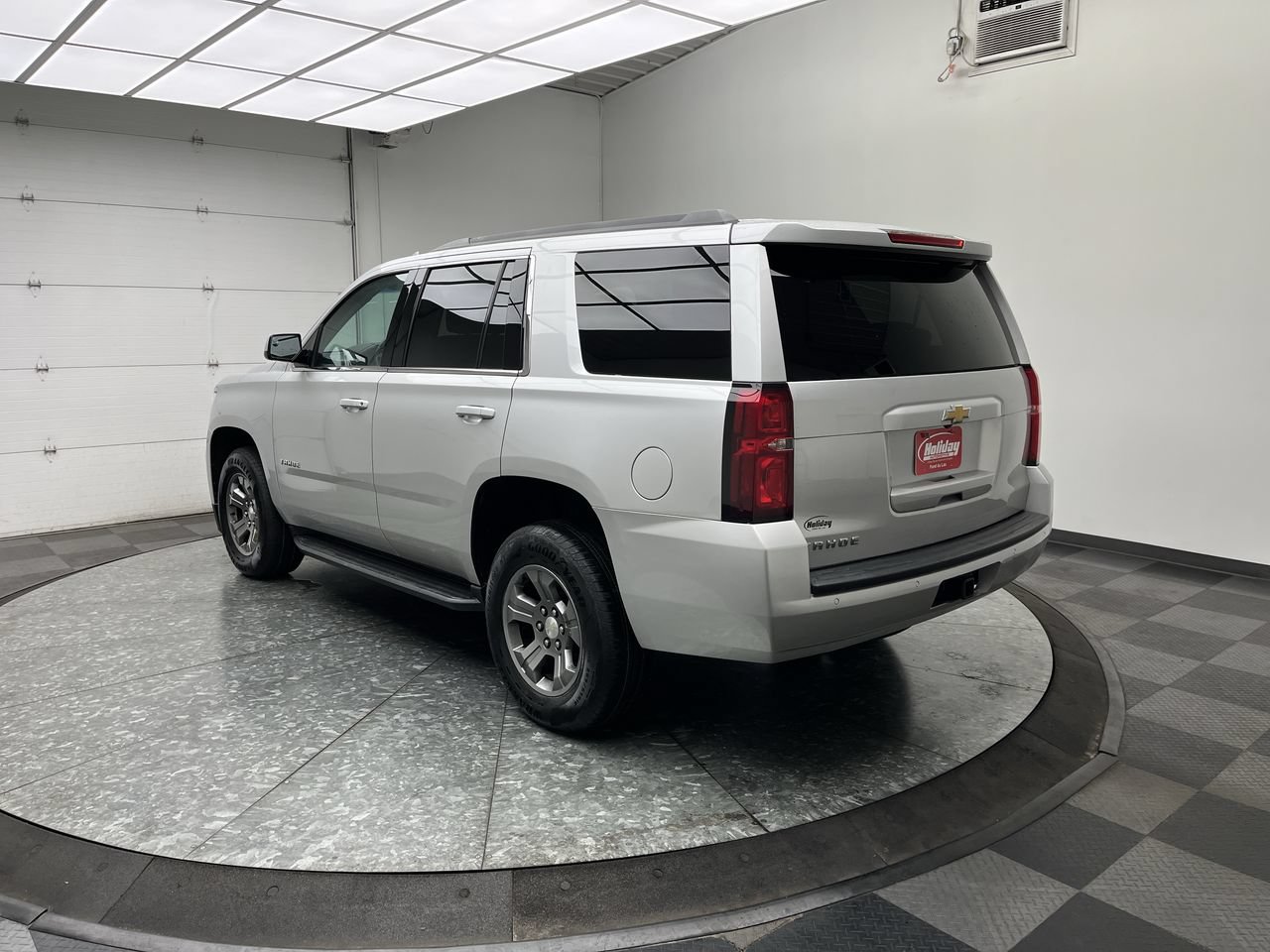 Used 2019 Chevrolet Tahoe LS AWD/4WD image 2