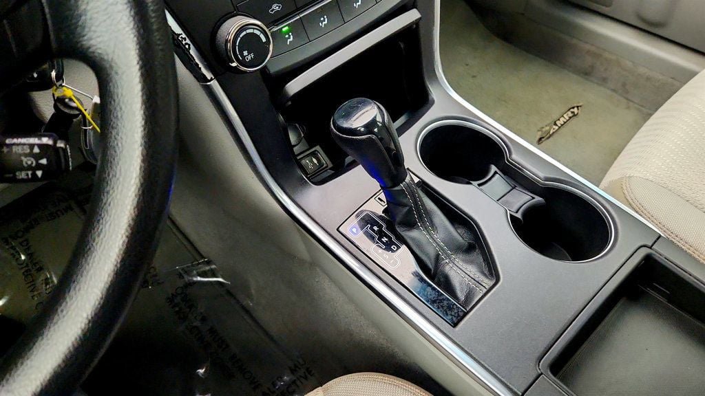 Used 2015 Toyota Camry LE FWD image 16