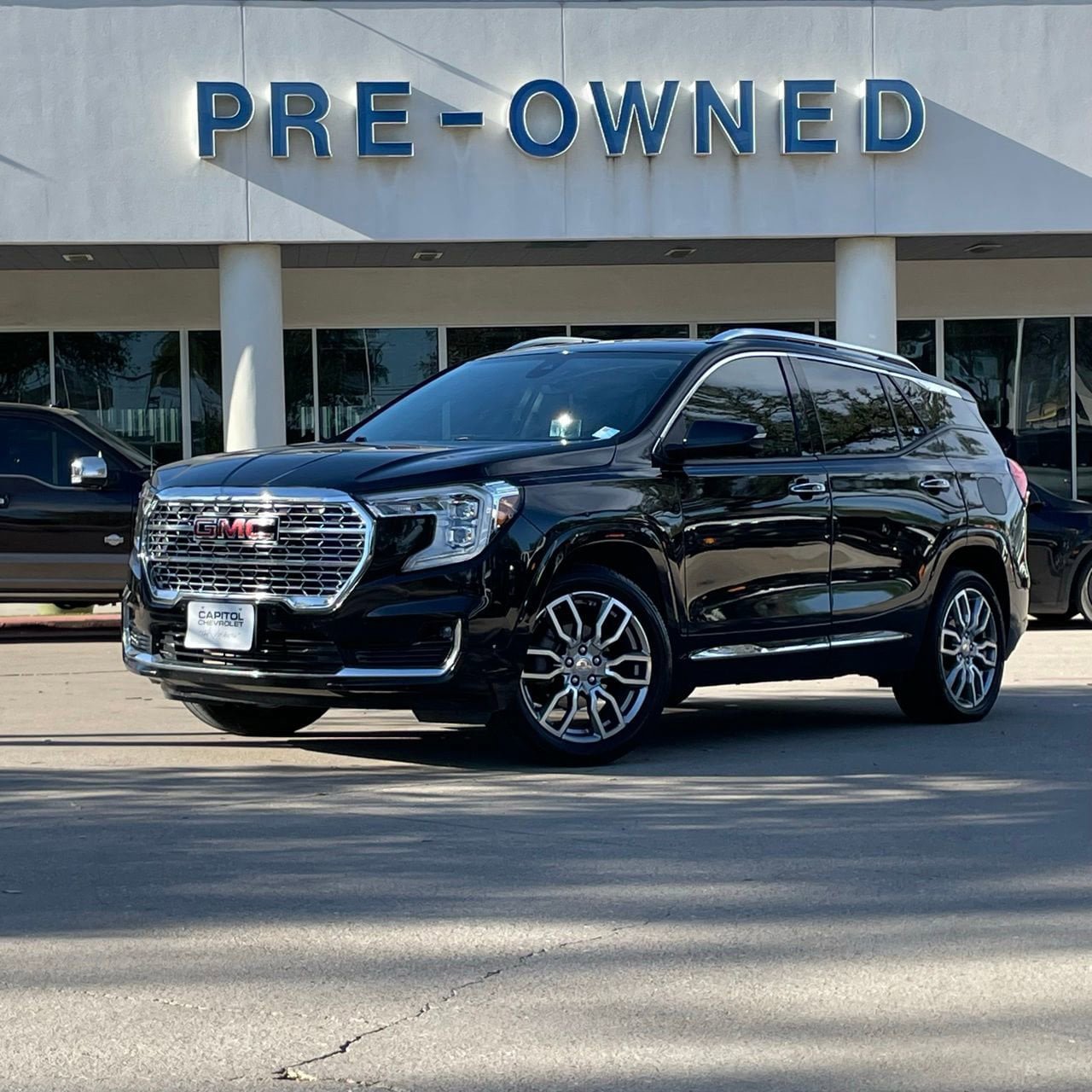 Used 2022 GMC Terrain Denali w/ LPO, Cargo Package image 1