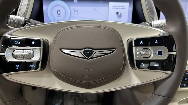 Used 2025 Genesis G90 3.5T AWD/4WD image 16
