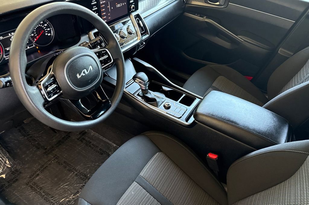 Used 2023 Kia Sorento LX FWD image 7