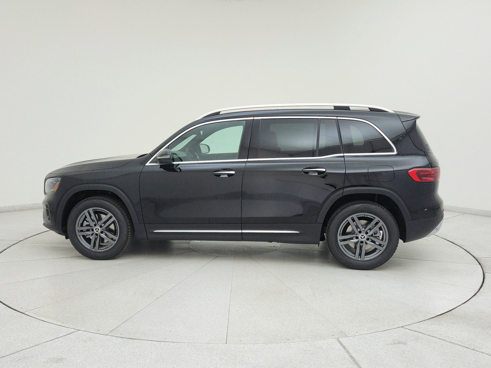 New 2025 Mercedes-Benz GLB 250 image 10