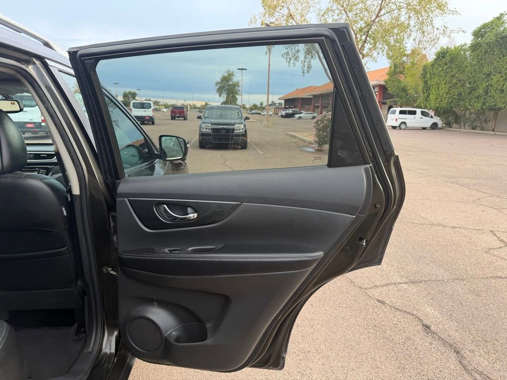 Used 2015 Nissan Rogue SL w/ SL Premium Package image 16