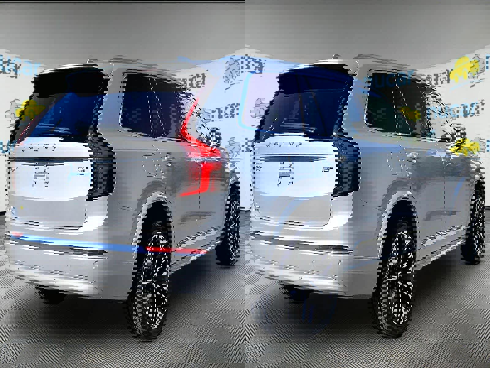 Used 2025 Volvo XC90 B6 Plus image 6