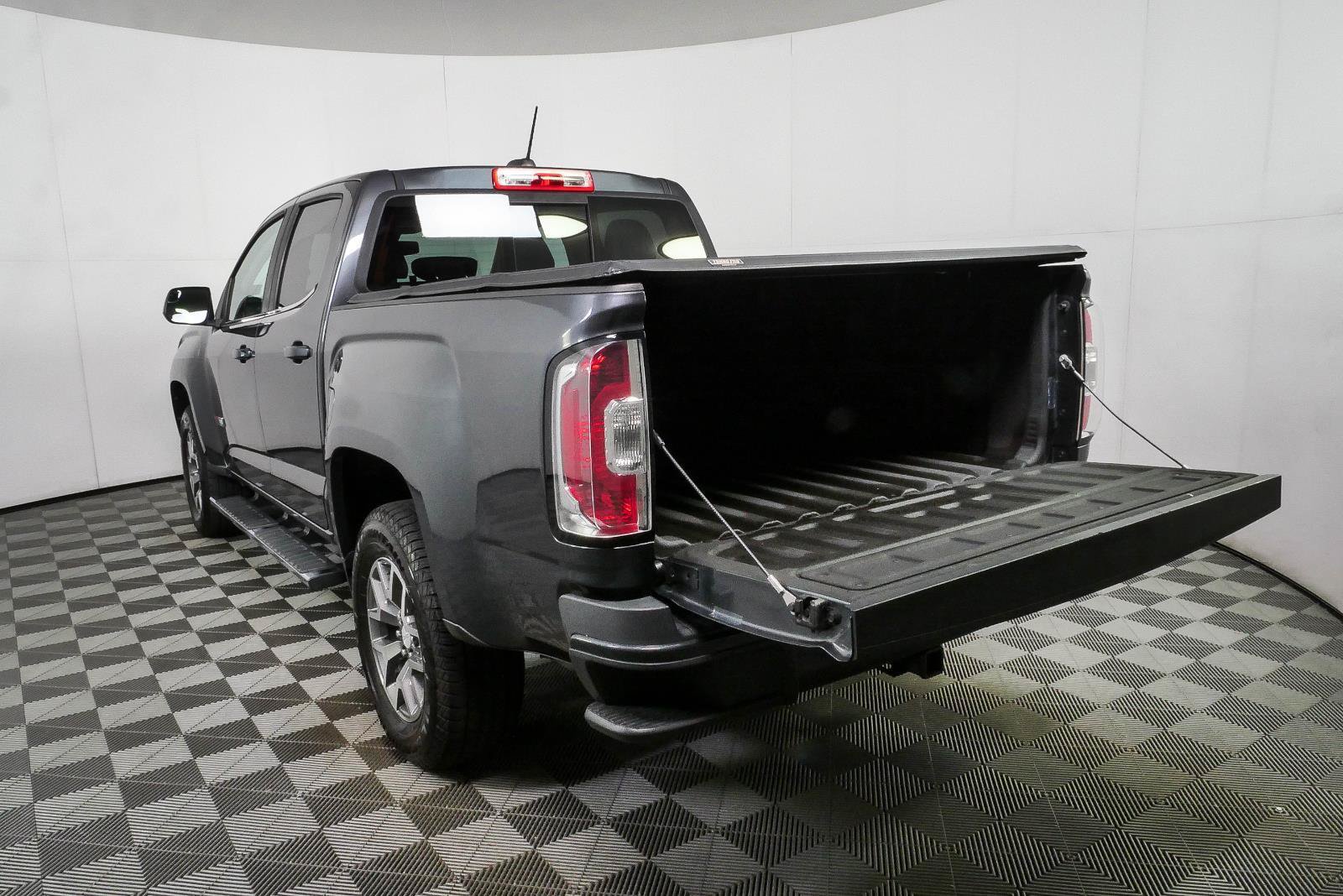 Used 2016 GMC Canyon SLE w/ All Terrain Package AWD/4WD image 29