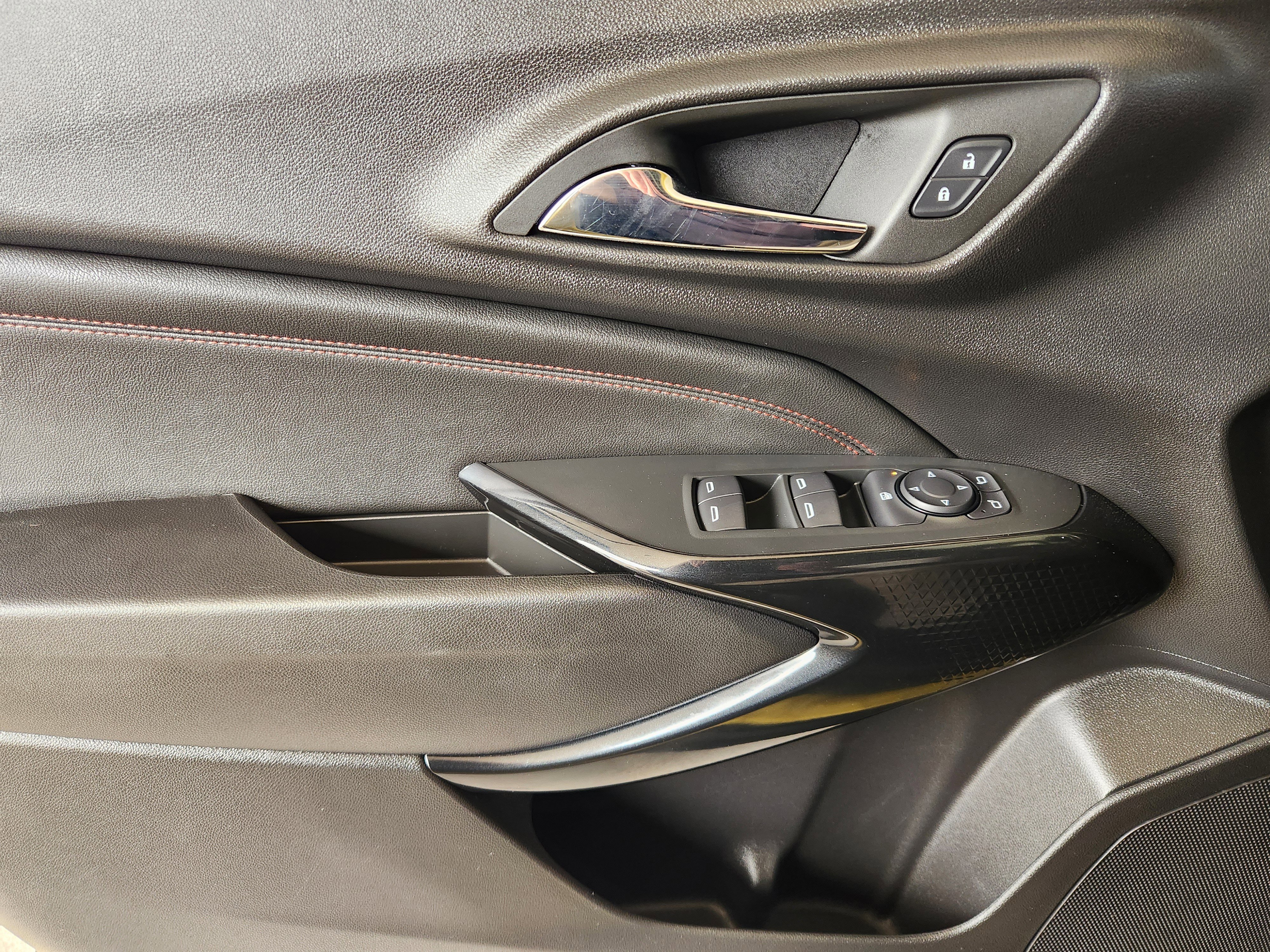 Certified 2024 Chevrolet Trax RS w/ Driver Confidence Package image 24