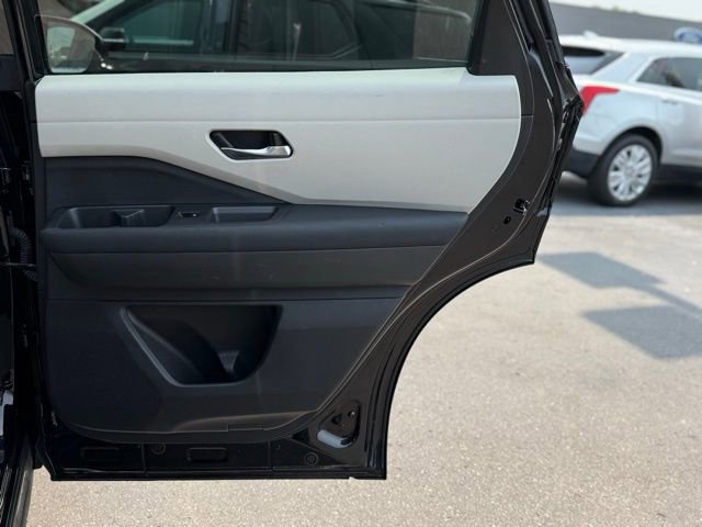 Used 2022 Nissan Pathfinder SV image 16