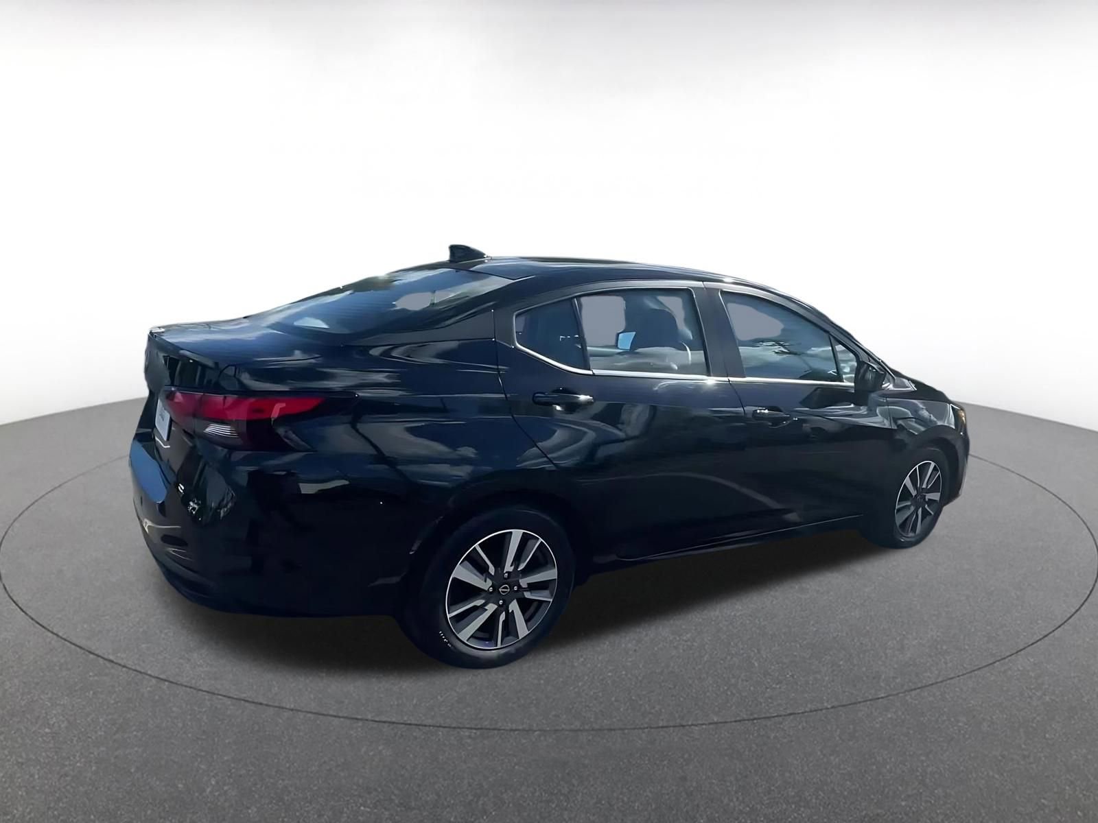 Used 2025 Nissan Versa SV image 15