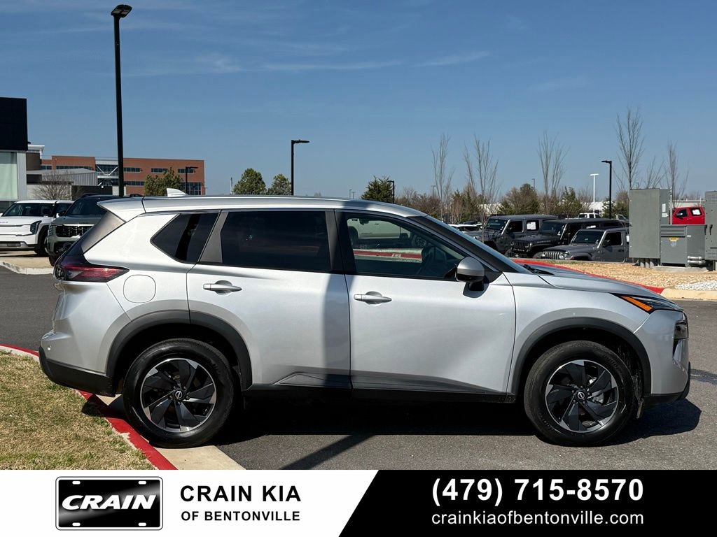 Used 2024 Nissan Rogue SV AWD/4WD image 9