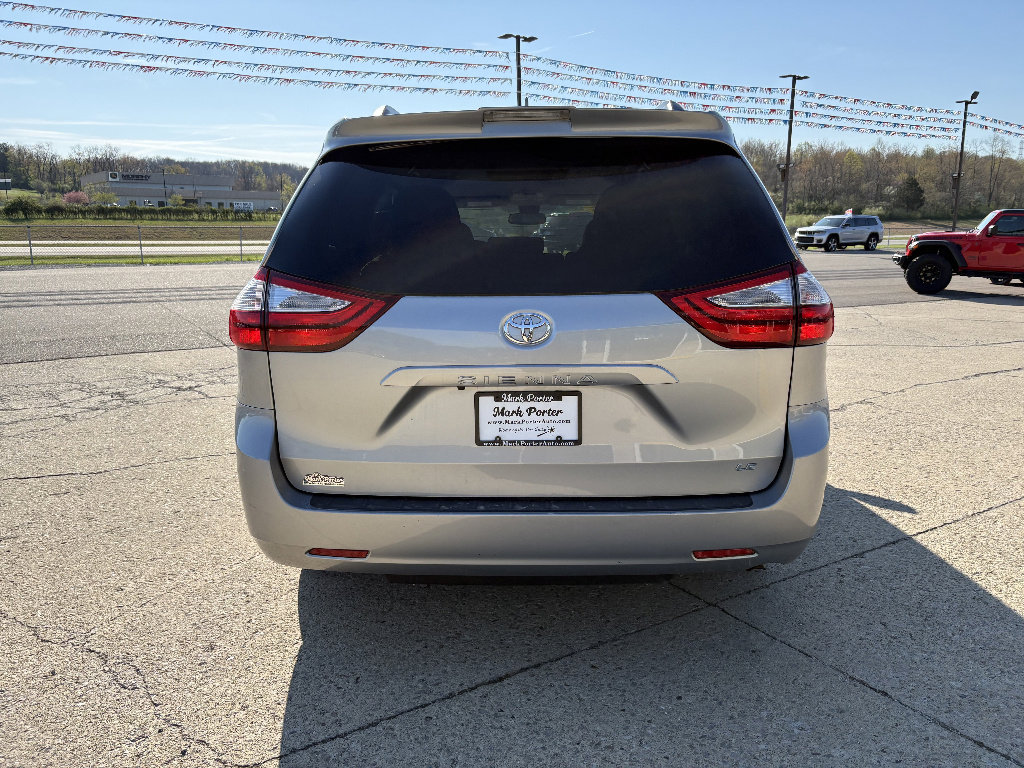 Used 2018 Toyota Sienna LE image 4