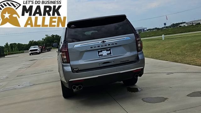 Used 2023 Chevrolet Suburban Premier w/ Premium Package 2 AWD/4WD image 7