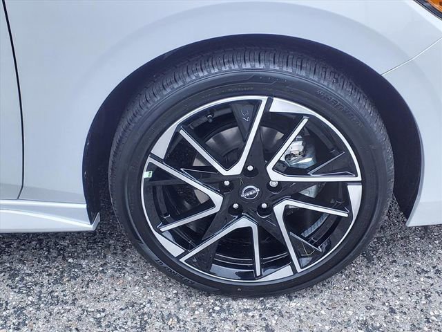 New 2025 Nissan Sentra SR w/ SR Premium Package FWD image 5