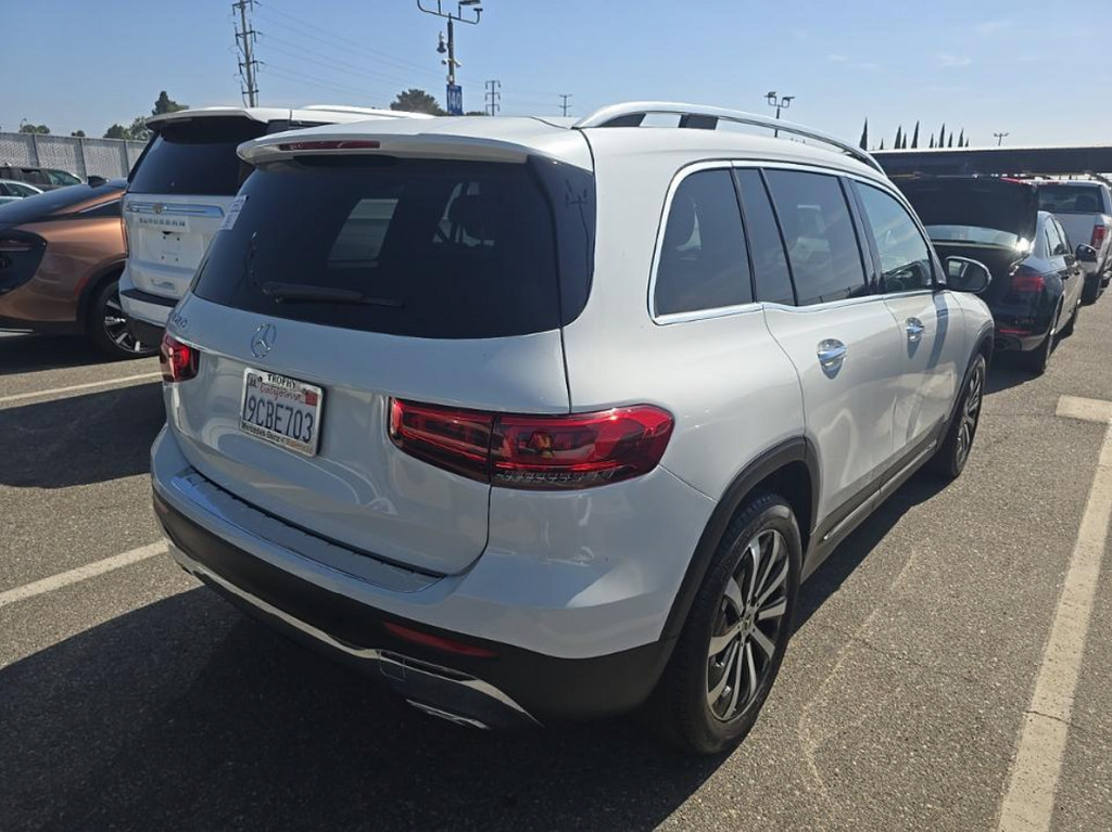 Used 2022 Mercedes-Benz GLB 250 w/ Premium Package Lite image 2