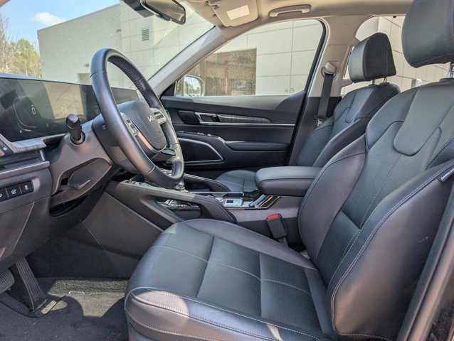 Used 2024 Kia Telluride EX w/ EX Captain's Chair Package image 16