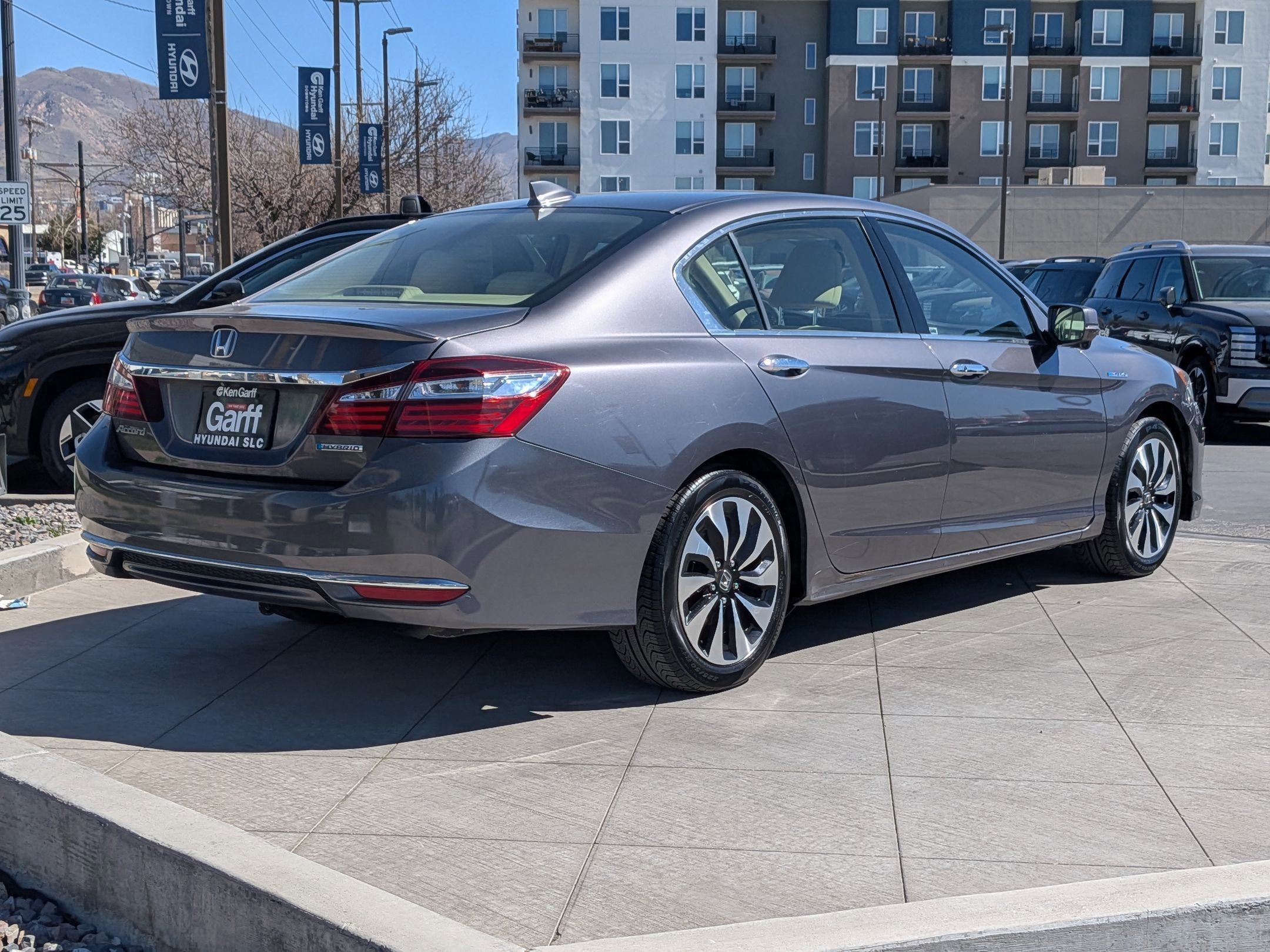 Used 2017 Honda Accord Base image 3