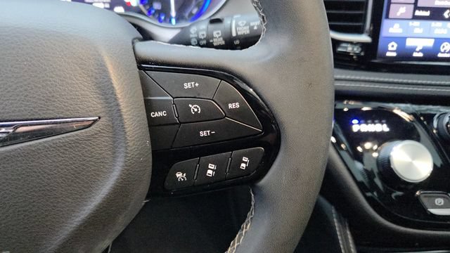Certified 2023 Chrysler Pacifica Limited w/ Uconnect Theater Family Group AWD/4WD image 16