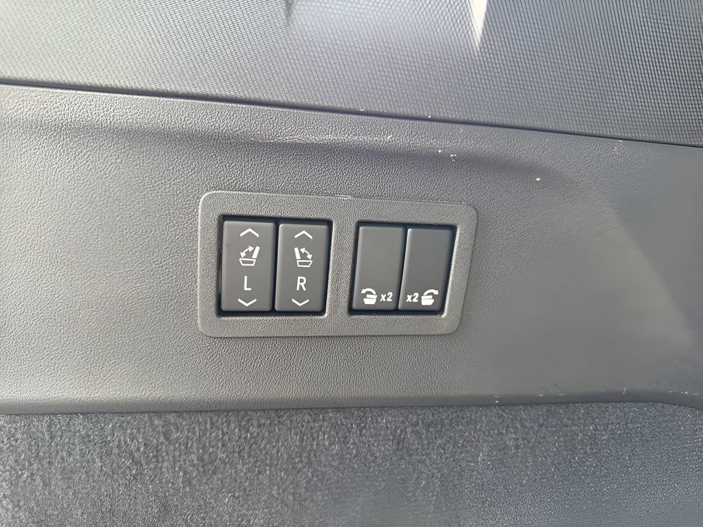 Used 2025 Cadillac Escalade IQ Luxury 2 w/ LPO, Premium Carpet Package AWD/4WD image 32