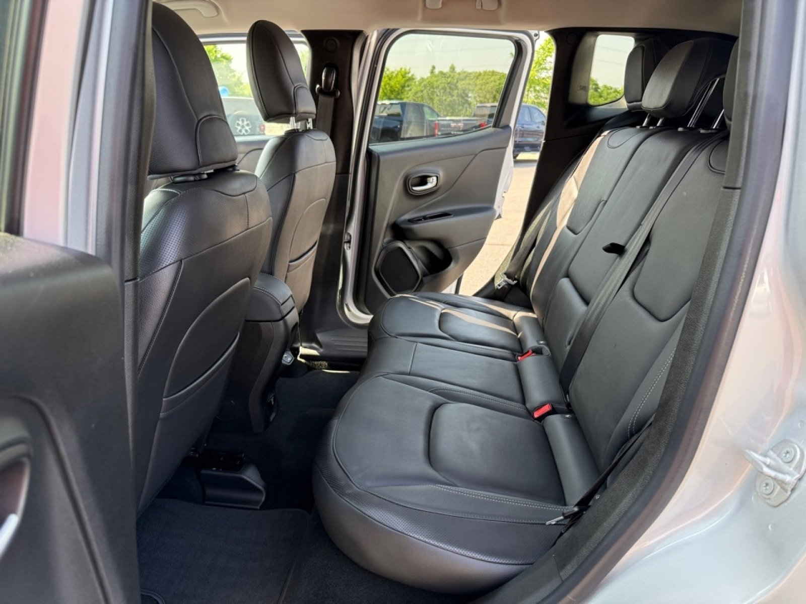 Used 2021 Jeep Renegade Limited image 14