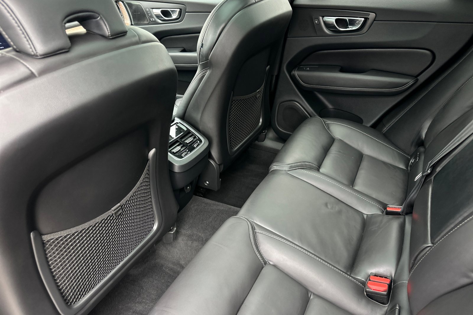 Used 2023 Volvo XC60 B5 Ultimate w/ Climate Package image 12