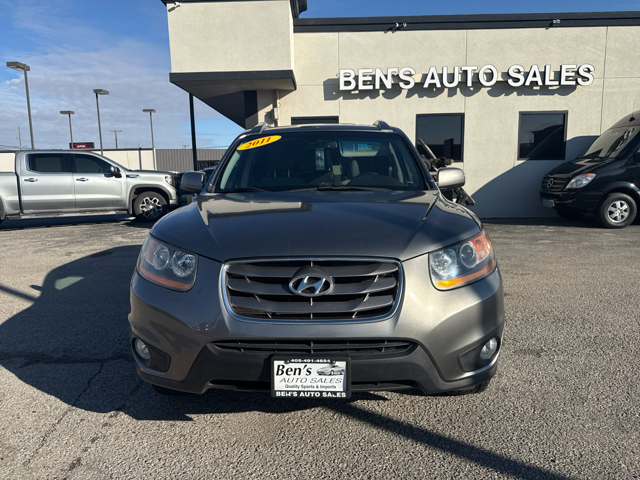 Used 2011 Hyundai Santa Fe SE image 3