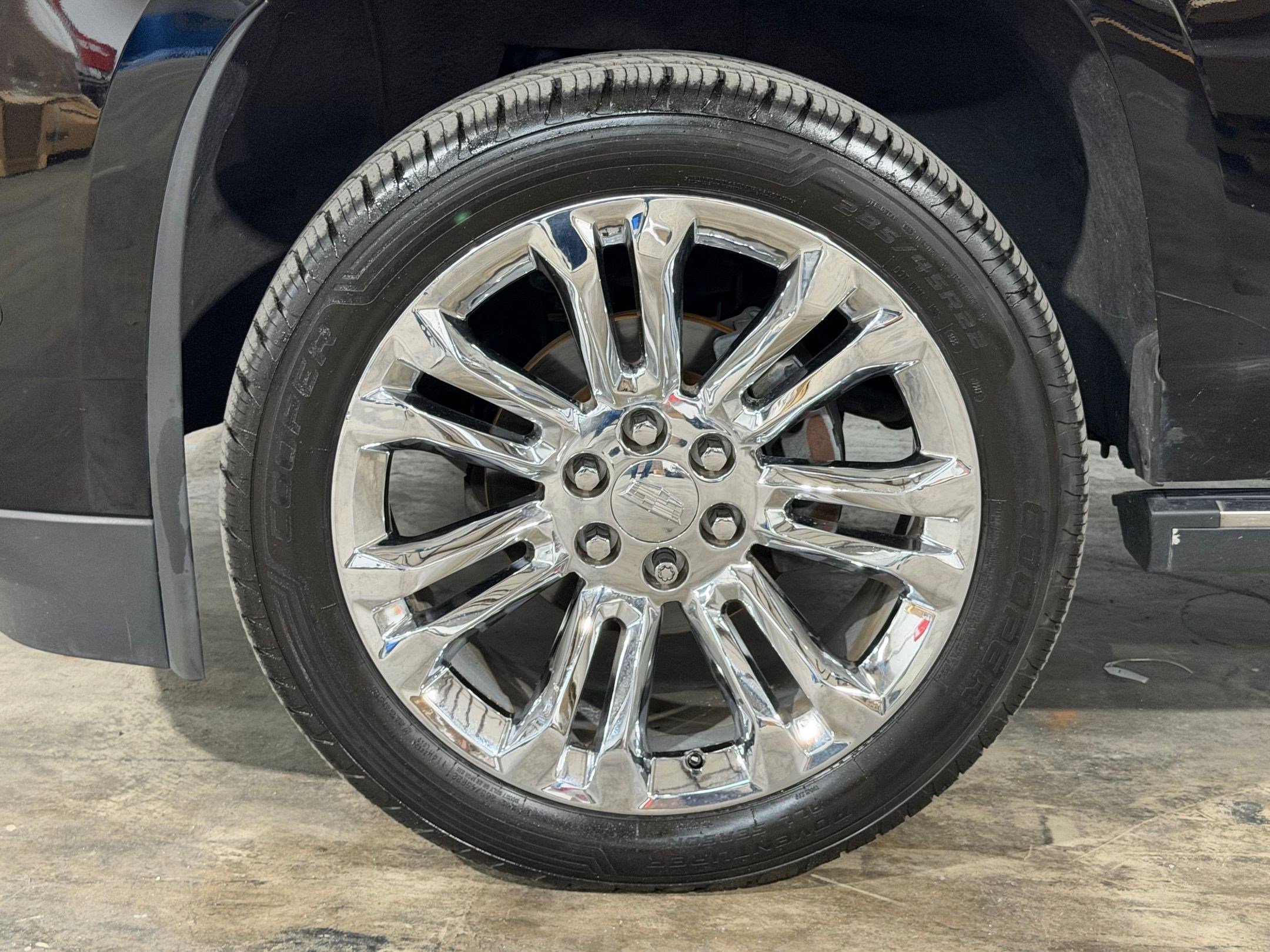 Used 2019 Cadillac Escalade Premium Luxury w/ LPO, Radiant Package AWD/4WD image 11