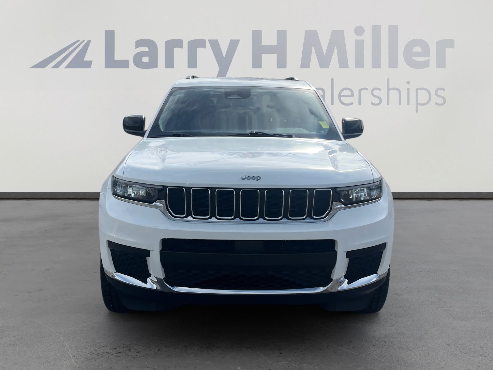 Used 2023 Jeep Grand Cherokee L Laredo image 8