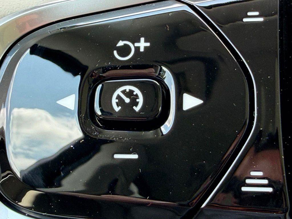 New 2026 Volvo XC90 T8 Ultra w/ Protection Package Premier AWD/4WD image 13