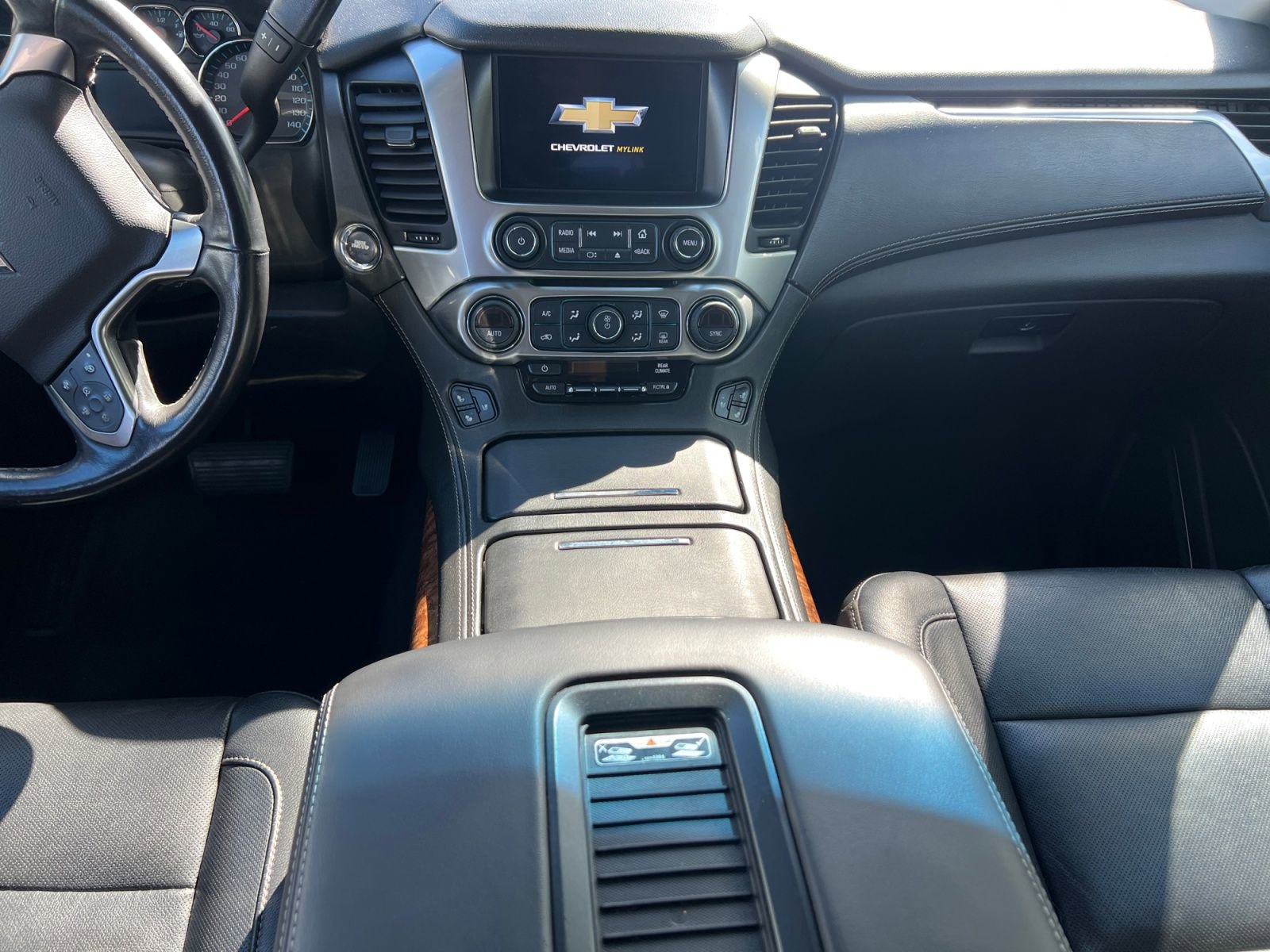 Used 2020 Chevrolet Suburban Premier image 11
