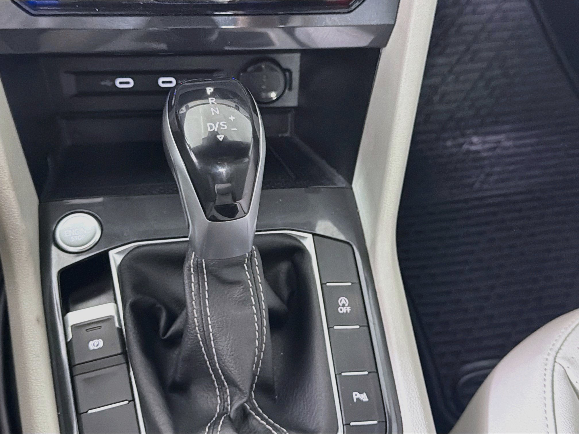 Used 2022 Volkswagen Tiguan SE R-Line FWD image 23