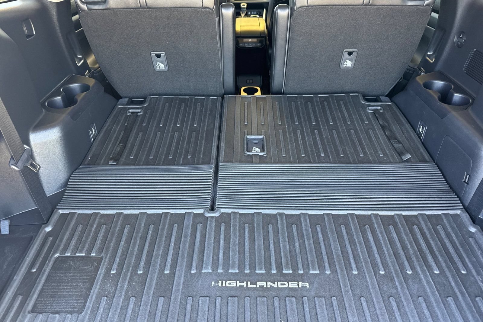 Used 2022 Toyota Highlander XLE FWD image 19
