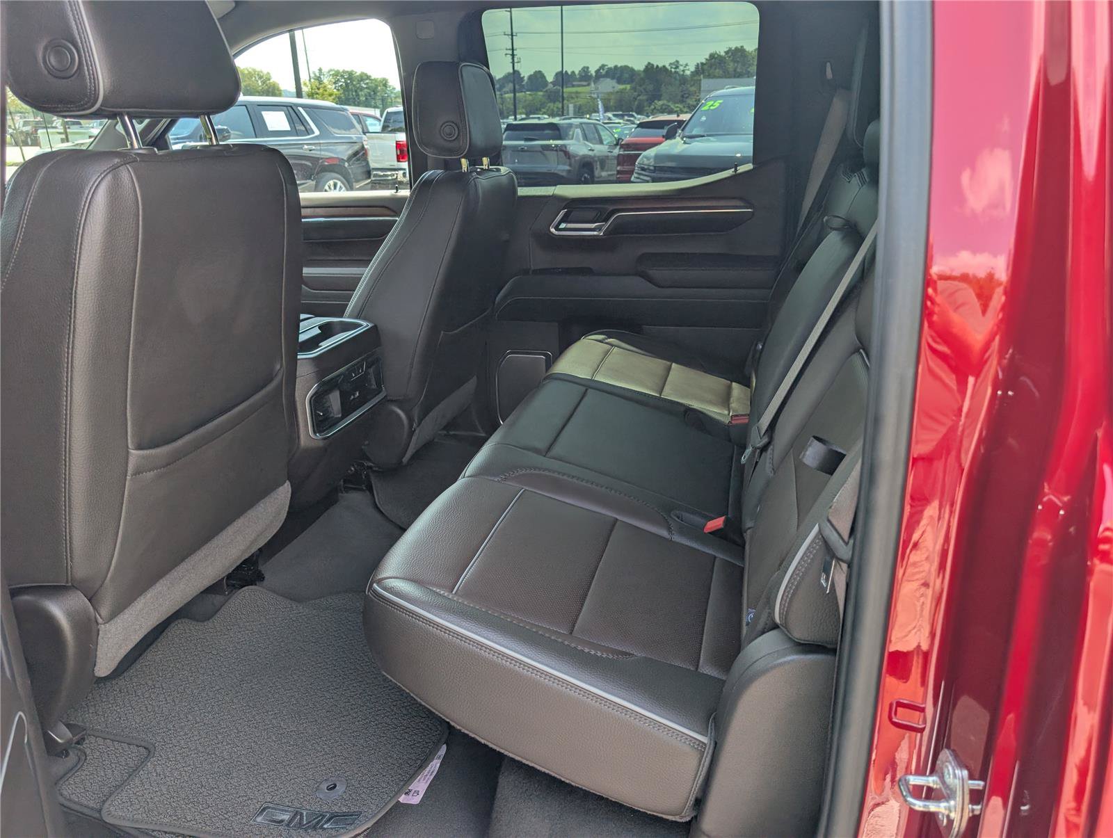 Used 2024 GMC Sierra 1500 Denali w/ Technology Package AWD/4WD image 15