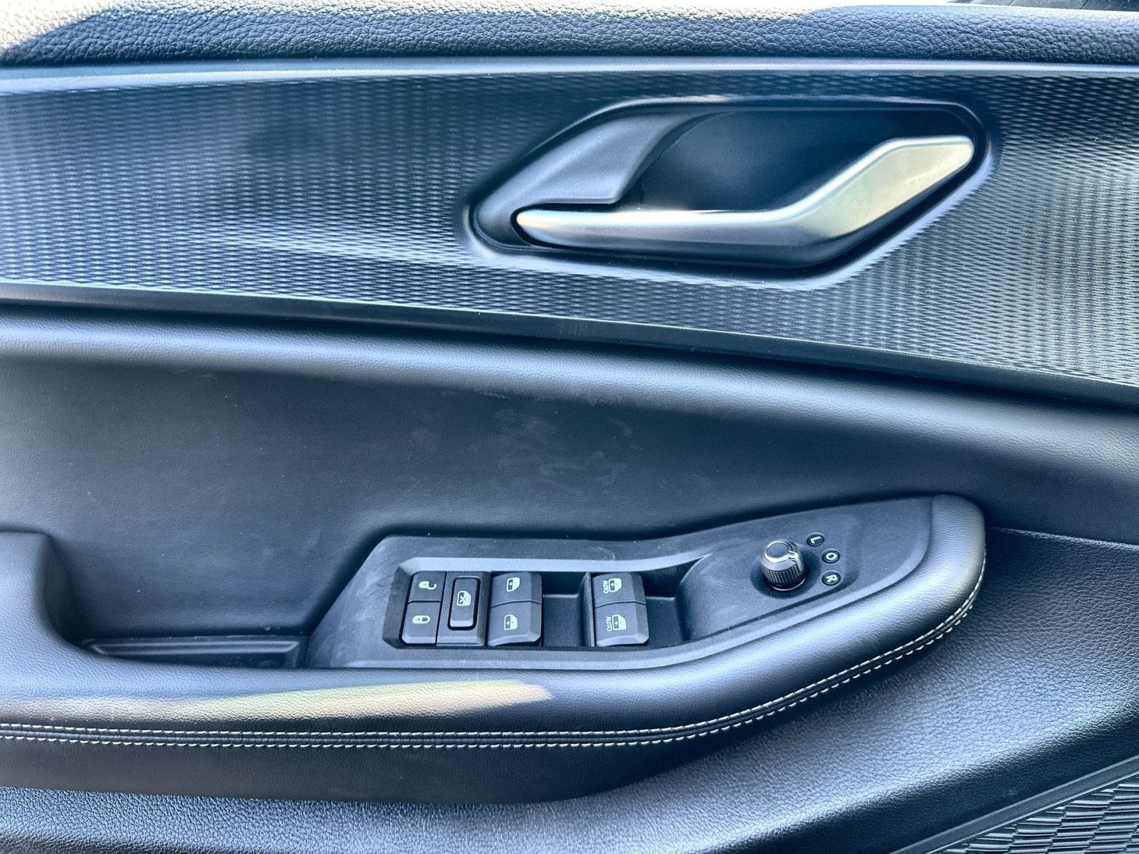 New 2025 Jeep Grand Cherokee Laredo w/ Luxury Tech Group I image 15