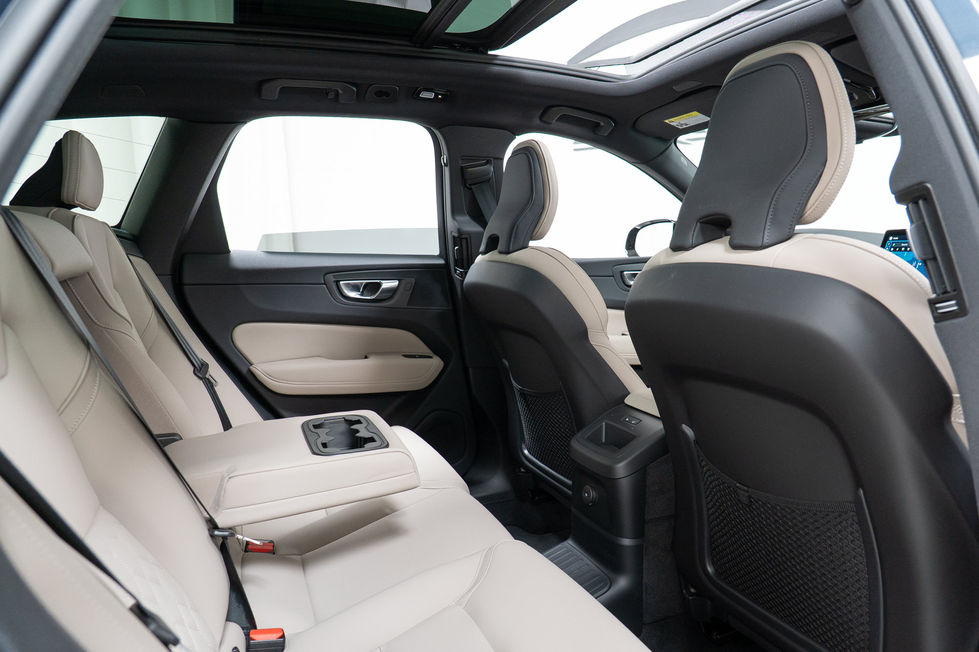 New 2026 Volvo XC60 T8 Plus w/ Climate Package AWD/4WD image 23