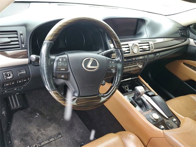 Used 2013 Lexus LS 460 AWD w/ Comfort Pkg image 9