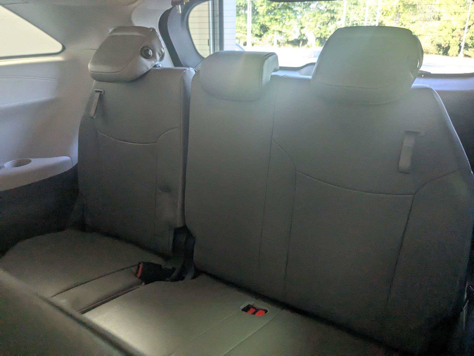 Certified 2024 Toyota Sienna XLE FWD image 37