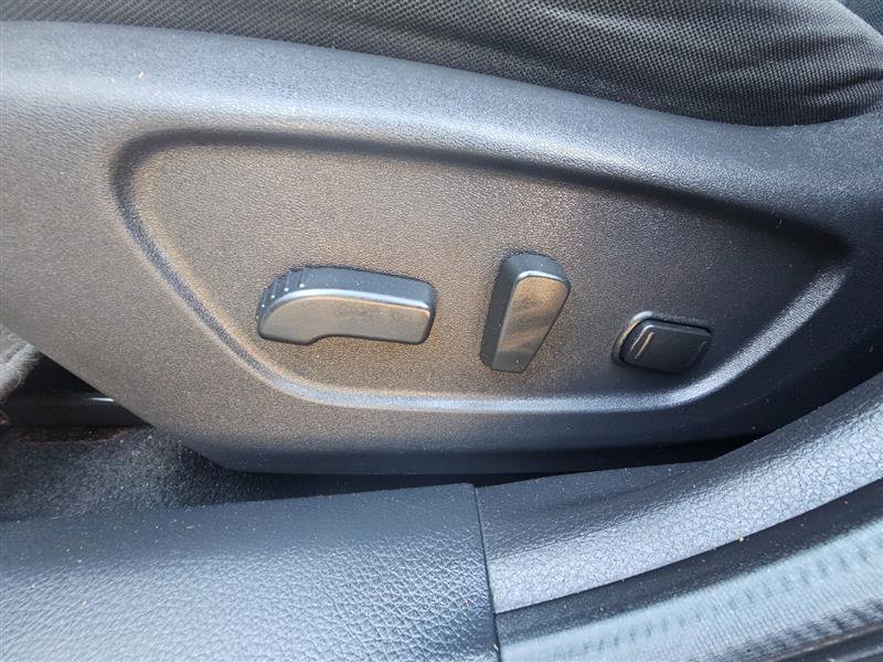 Used 2017 Nissan Rogue SV w/ SV Premium Package image 24