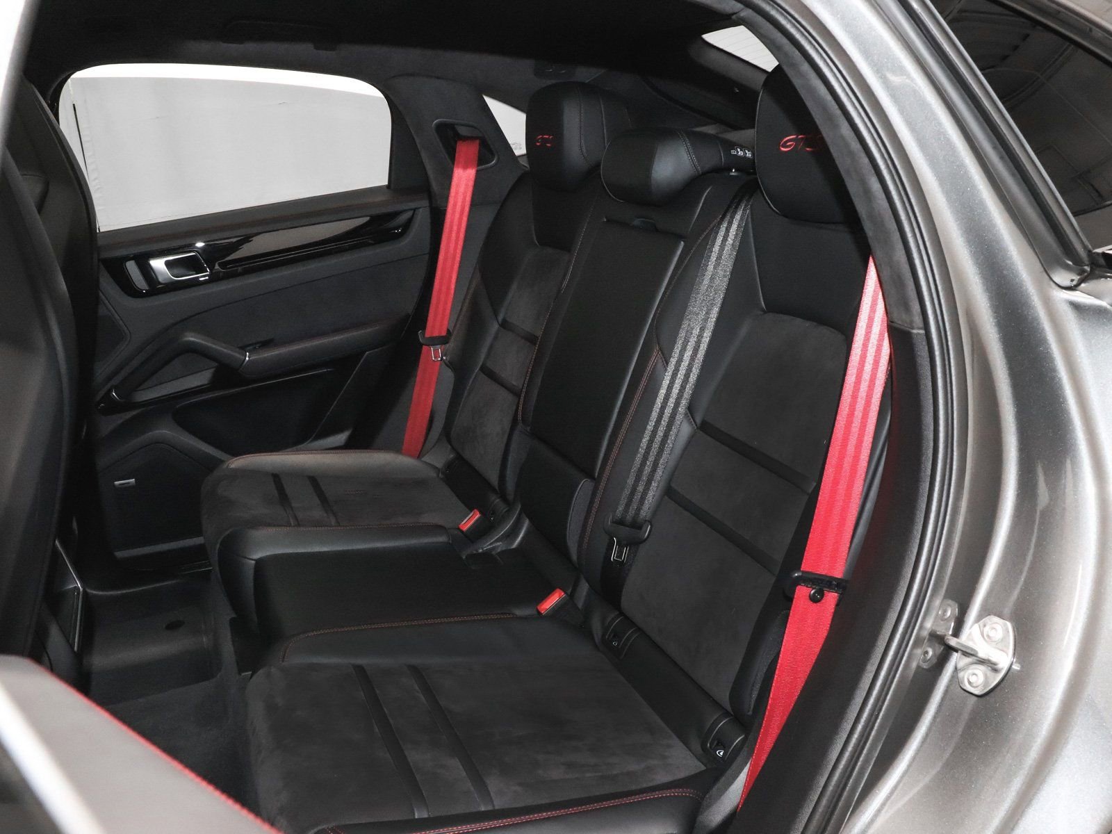 Used 2023 Porsche Cayenne GTS w/ Premium Package AWD/4WD image 25