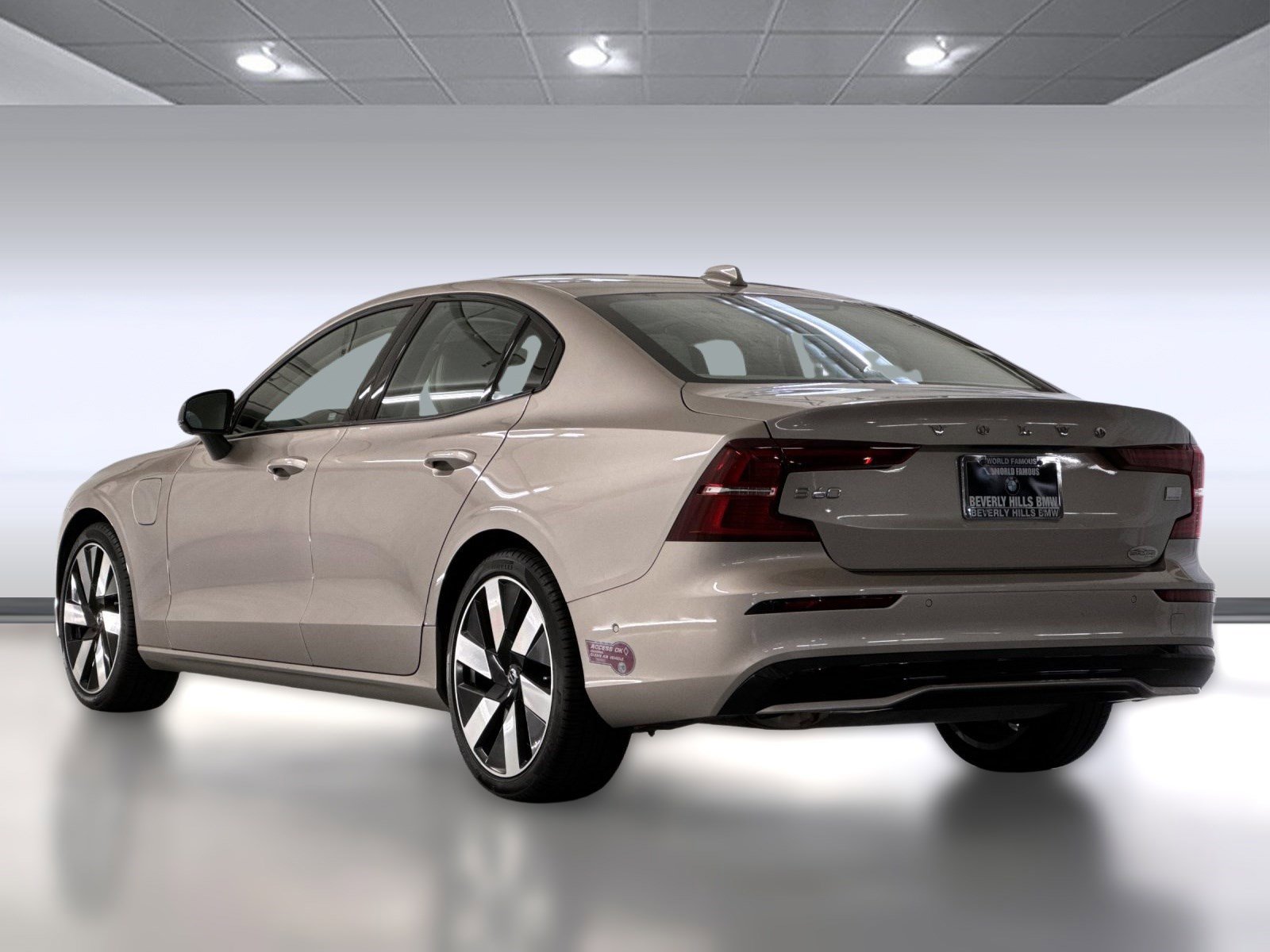 Used 2024 Volvo S60 T8 Ultimate w/ Climate Package image 3