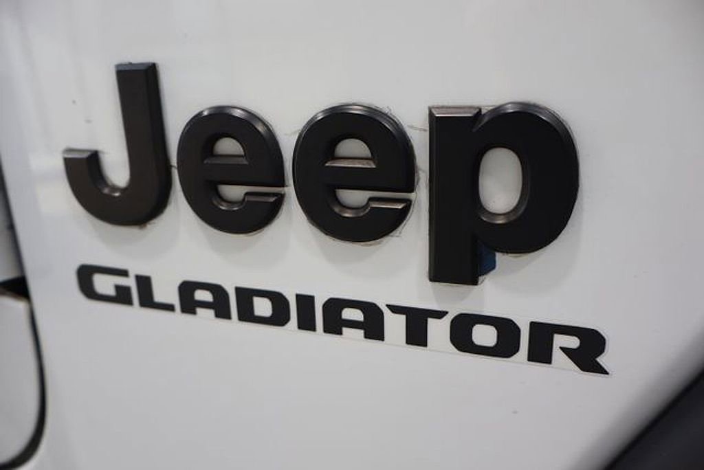 Used 2020 Jeep Gladiator Sport image 40