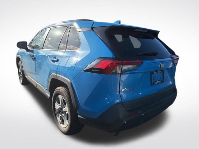 Used 2019 Toyota RAV4 LE w/ Carpet Mat Package image 5