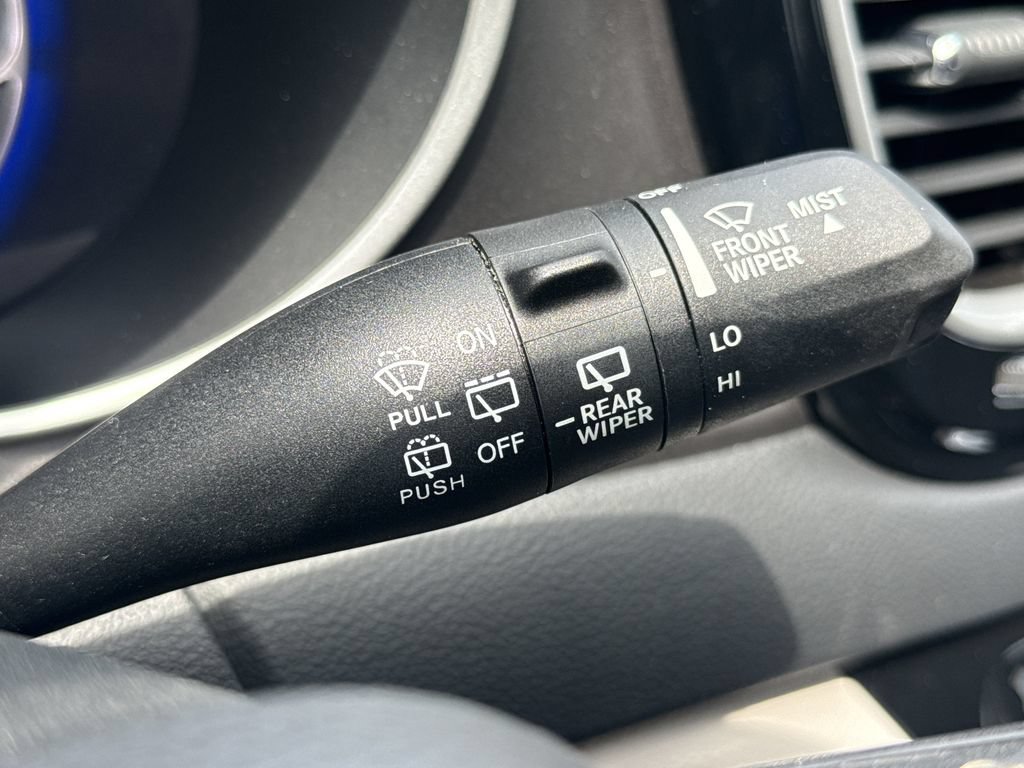 Used 2024 Chrysler Pacifica Touring-L FWD image 14