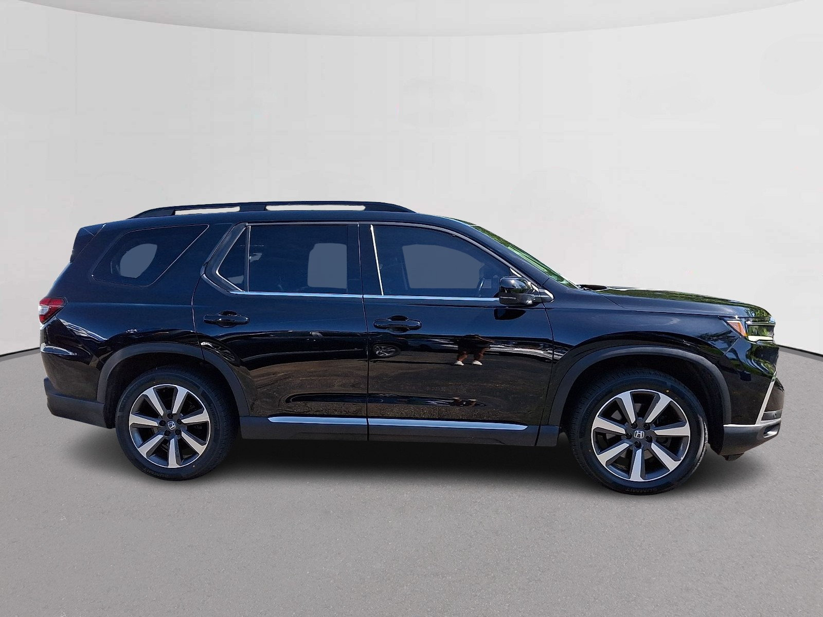 Certified 2025 Honda Pilot Touring image 12