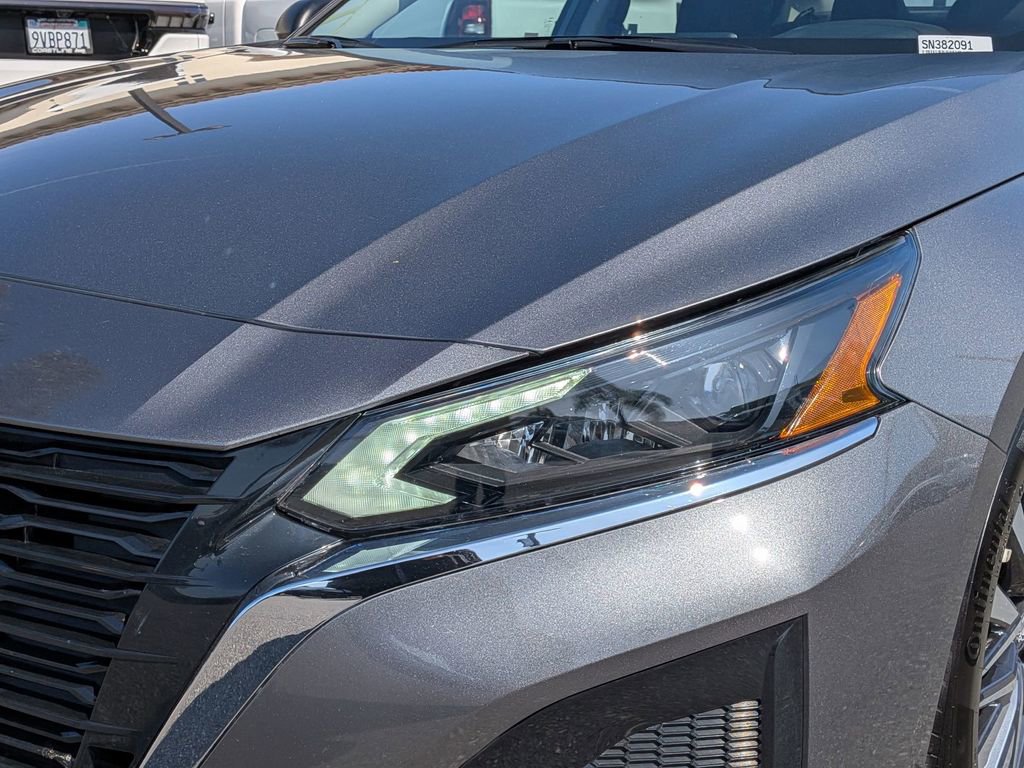 Used 2025 Nissan Altima 2.5 SV image 10