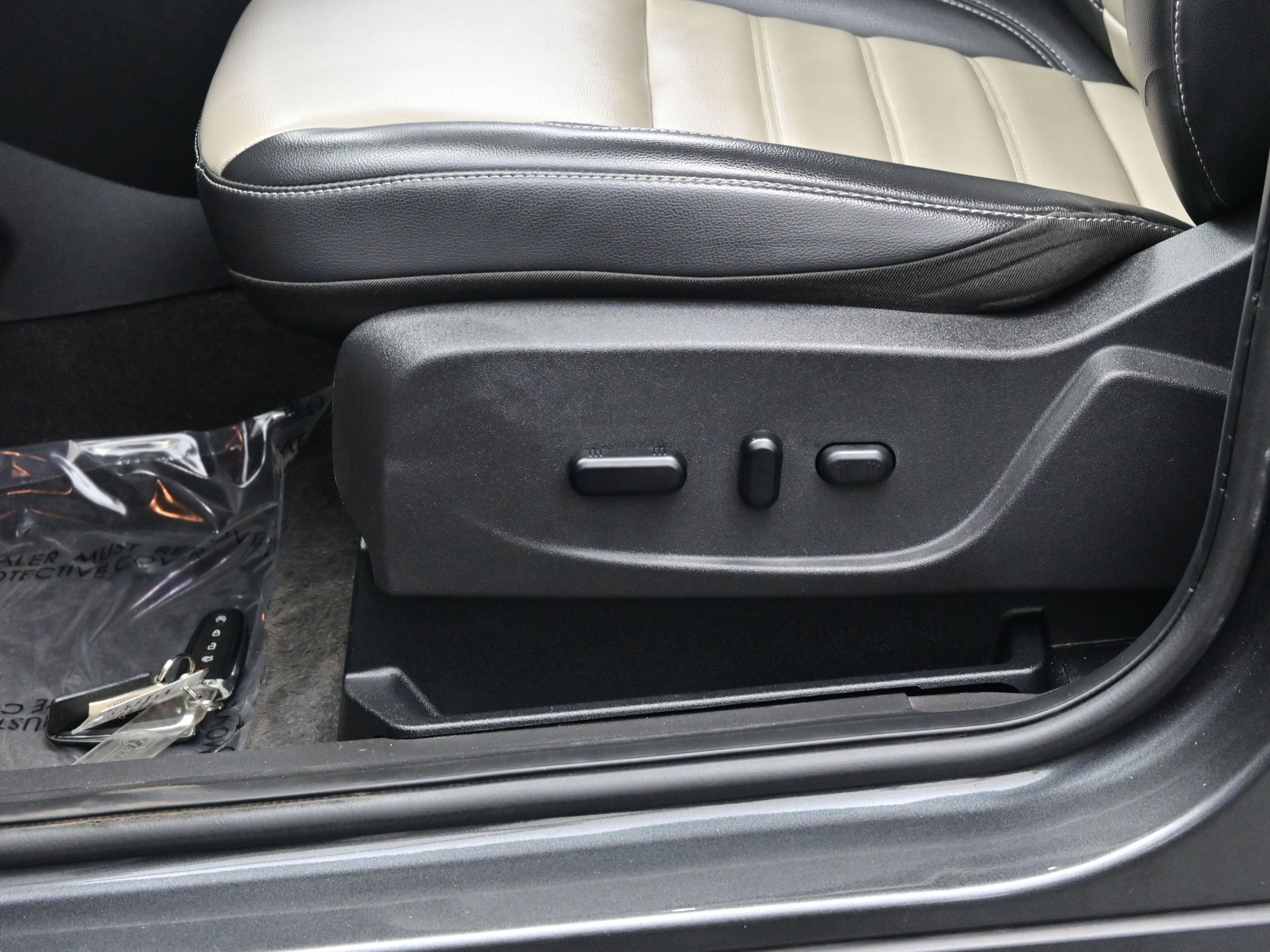 Used 2019 Ford Escape SEL image 11