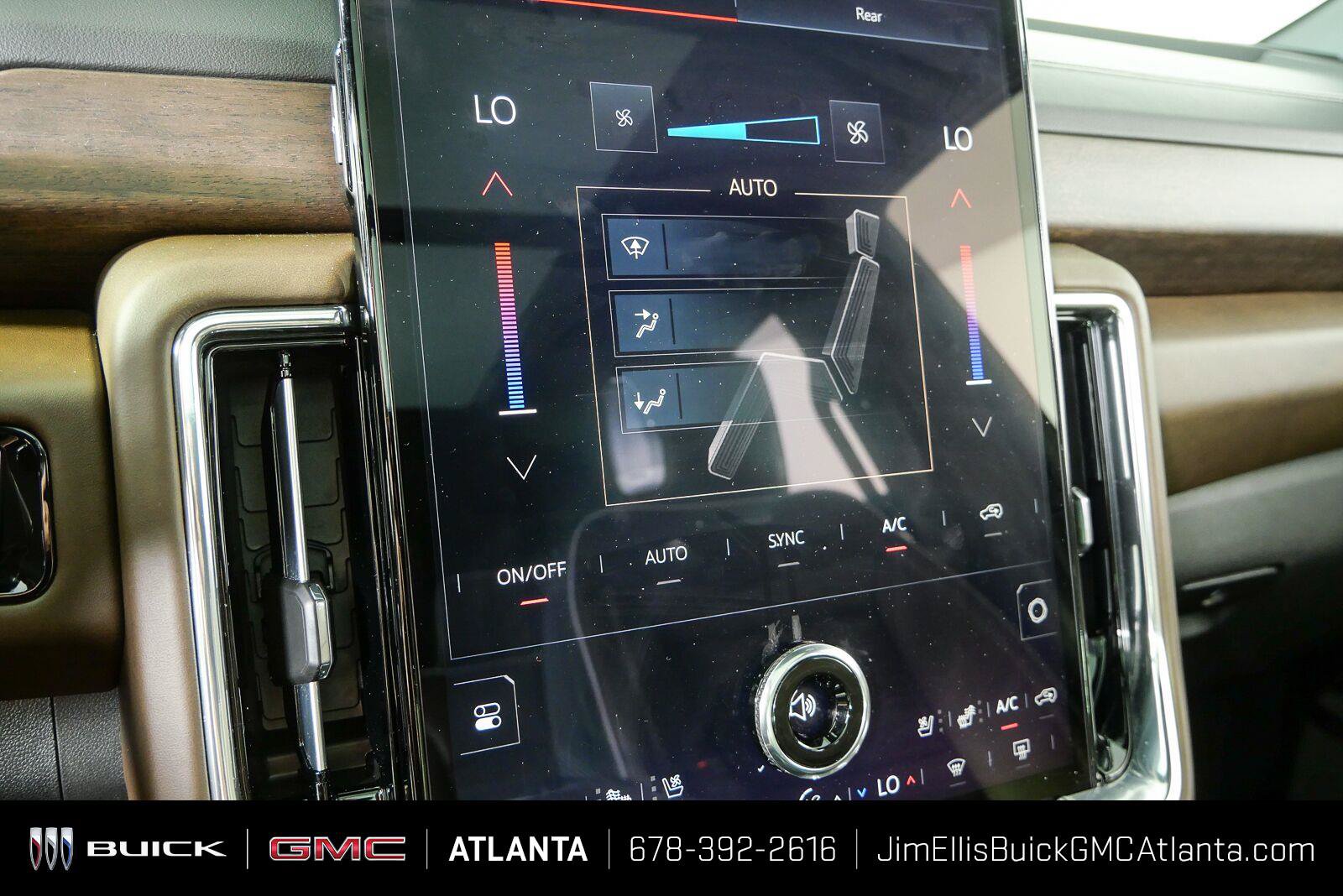 Used 2025 GMC Yukon XL Denali Ultimate w/ LPO, Floor Liner Package AWD/4WD image 17