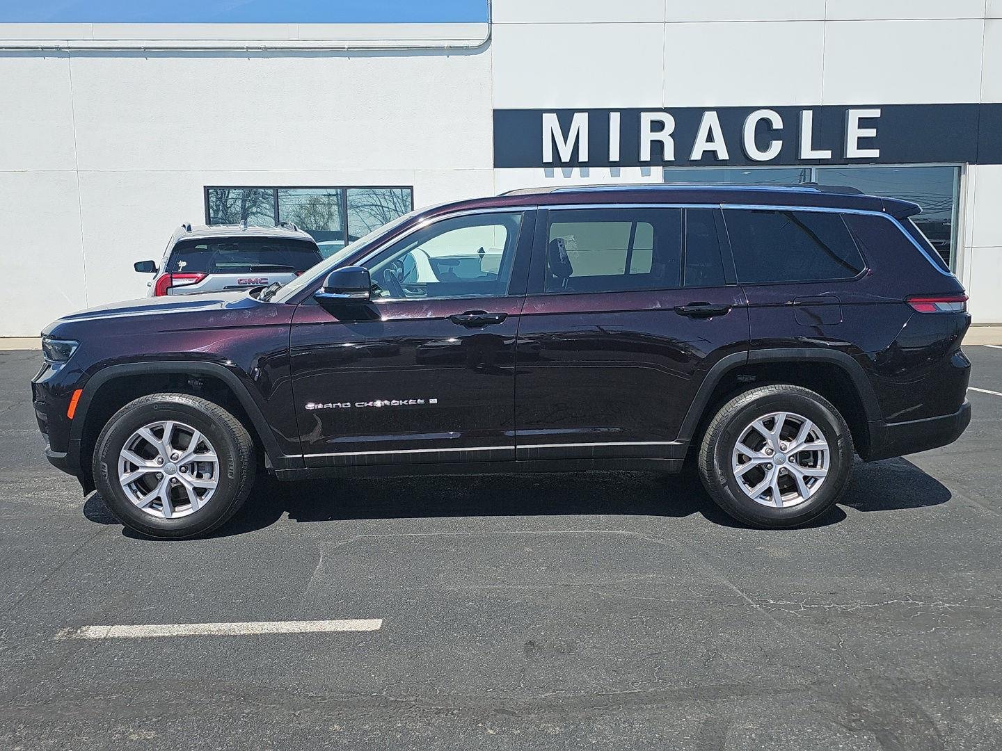 Used 2022 Jeep Grand Cherokee L Limited AWD/4WD image 4